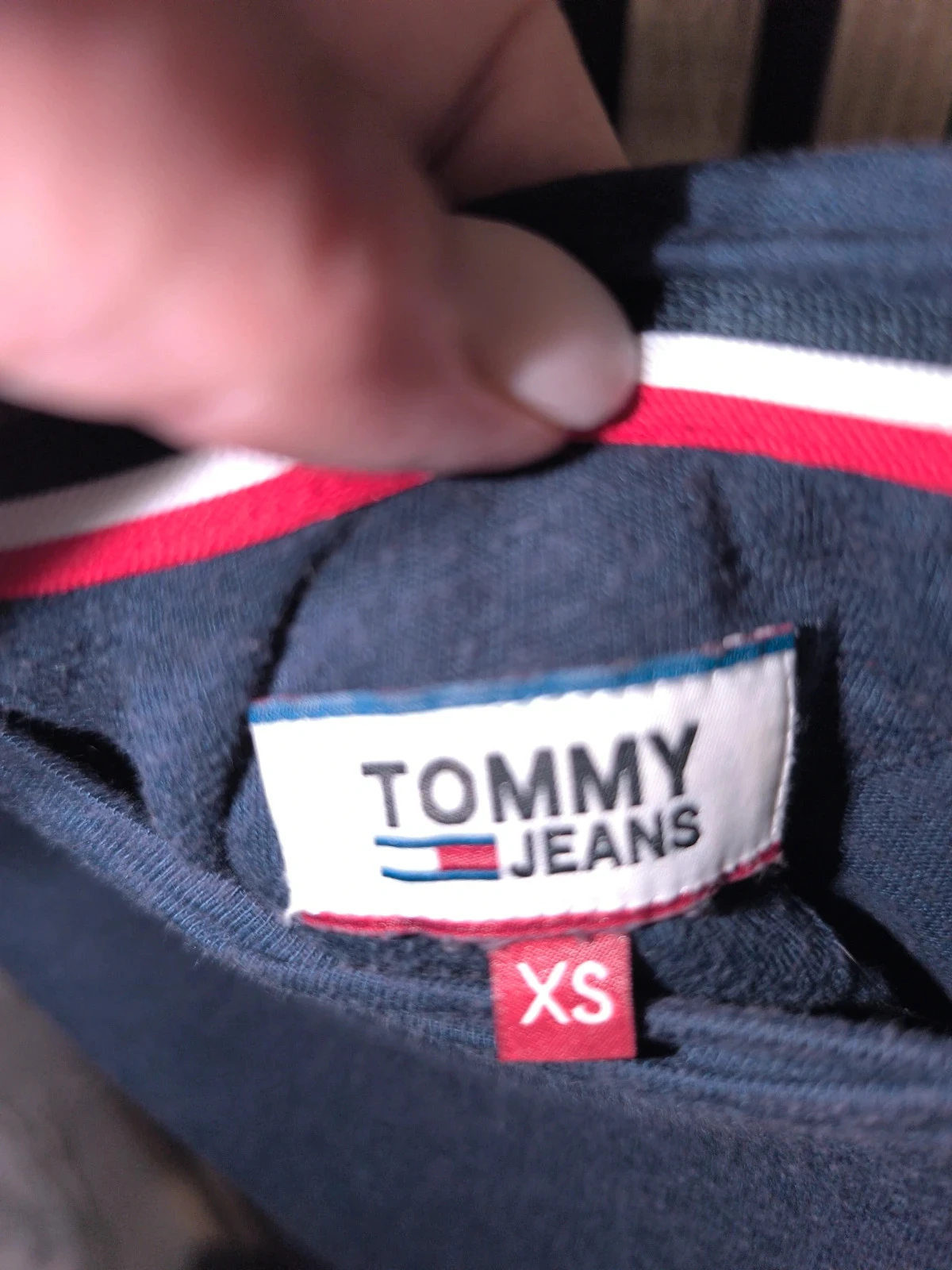 Camiseta Tommy Jeans azul marino con logo bordado Talla XS – photo 5
